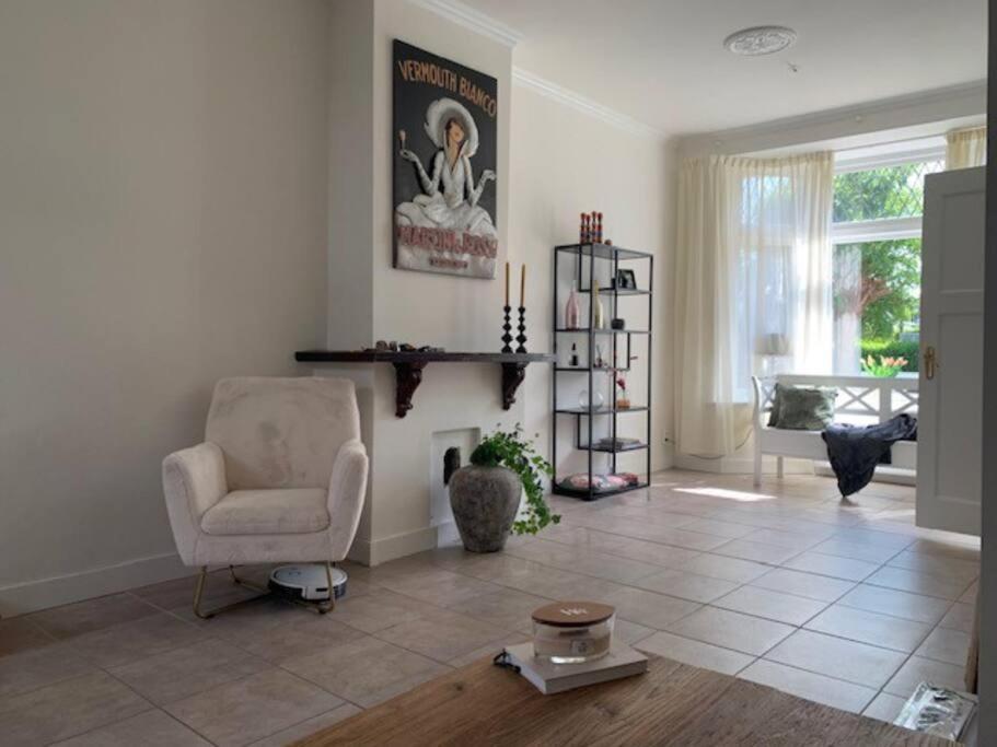 Een Heerlijke Woning Op Loopafstand Van Centrum! Leeuwarden Esterno foto
